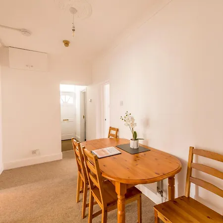Cosy Garden Flat With Free Parking By Prescott Apartman Bristol
