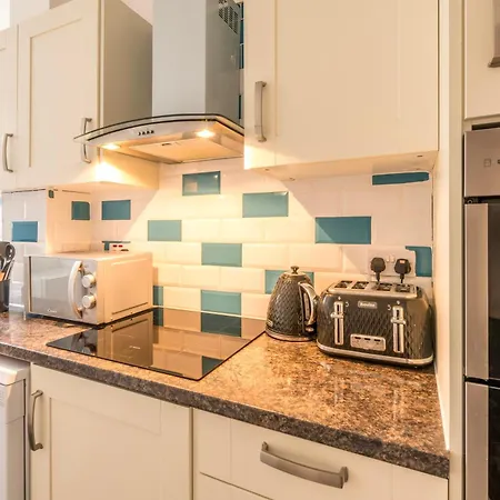 Cosy Garden Flat With Free Parking By Prescott Apartments Apartmán *