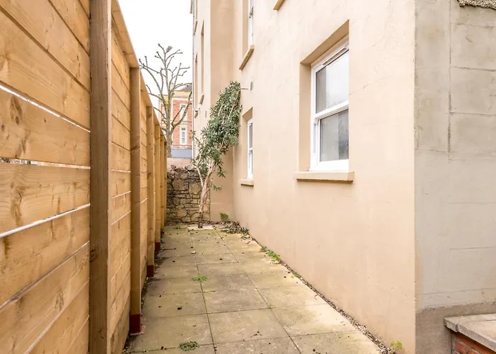 Cosy Garden Flat With Free Parking By Prescott * Bristol