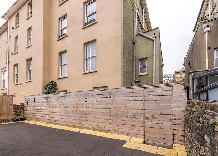 Garden Flat With Free Parking By Prescott Apartment *