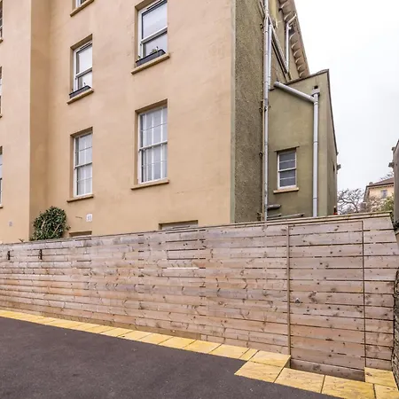 Garden Flat With Free Parking By Prescott Apartment *