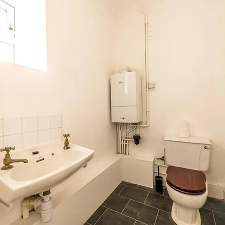 Cosy Garden Flat With Free Parking By Prescott Apartmán *