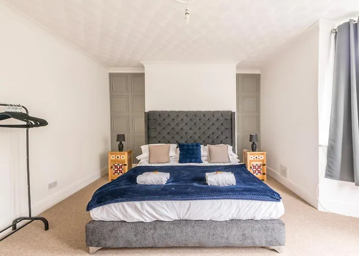 Garden Flat With Free Parking By Prescott *