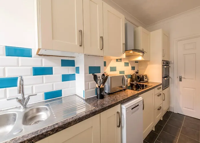 Garden Flat With Free Parking By Prescott Apartment