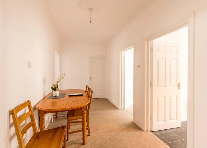 Garden Flat With Free Parking By Prescott *